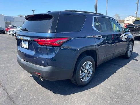 Used 2023 Chevrolet Traverse LT w/ Rear Camera Mirror Package image 8