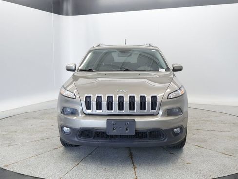 Used 2016 Jeep Cherokee Latitude w/ Cold Weather Group FWD image 11