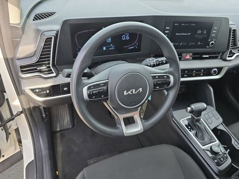 Used 2023 Kia Sportage LX FWD image 16