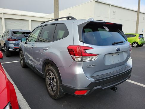 Used 2023 Subaru Forester Premium image 4