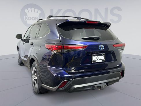 Used 2023 Toyota Highlander XLE image 4