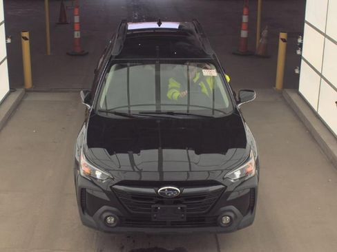 Used 2023 Subaru Outback Premium image 3