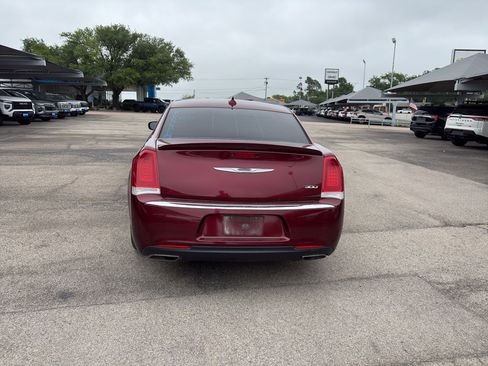 Used 2016 Chrysler 300 Limited RWD image 6
