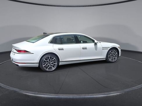 Used 2025 Genesis G90 3.5T AWD/4WD image 4