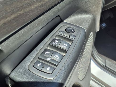 Used 2018 Jeep Grand Cherokee Altitude RWD image 21