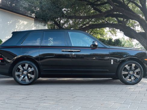 Certified 2023 Rolls-Royce Cullinan w/ Dark Exterior Package image 5