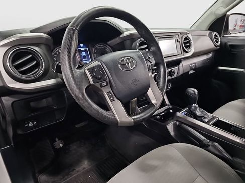 Used 2016 Toyota Tacoma SR5 image 9