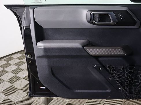 Used 2021 Ford Bronco Black Diamond image 16