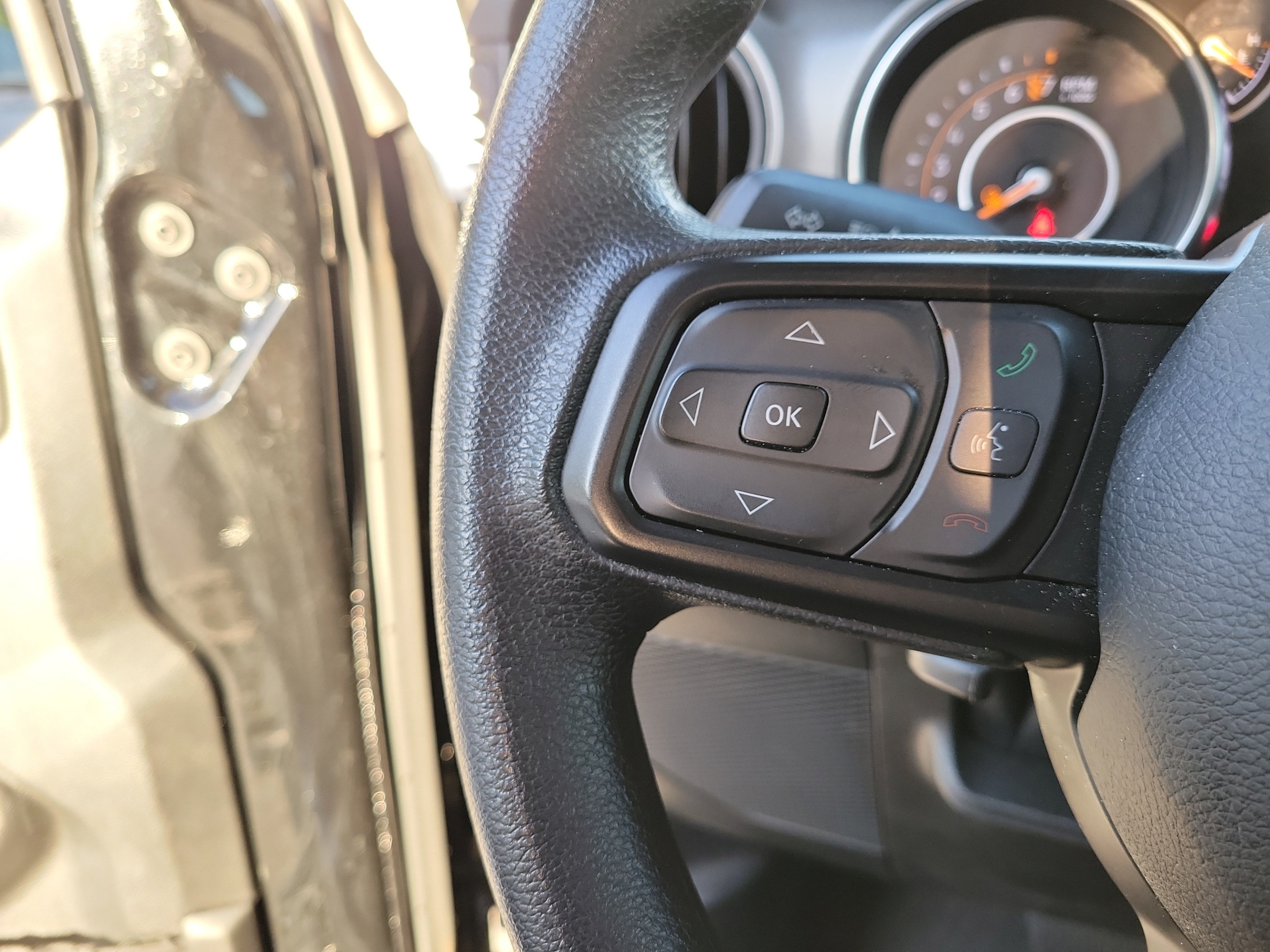 Certified 2023 Jeep Gladiator Sport AWD/4WD image 29