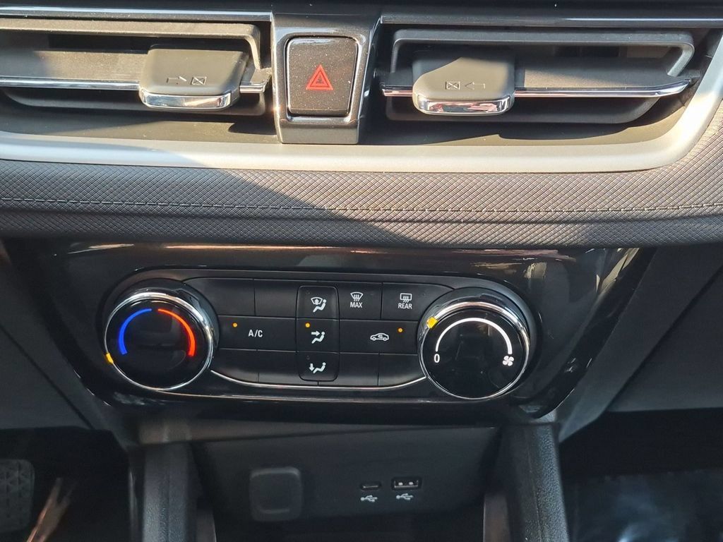 Used 2025 Chevrolet TrailBlazer LT AWD/4WD image 25