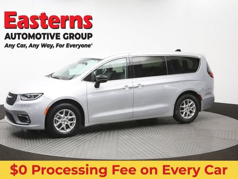Used 2024 Chrysler Pacifica Touring-L FWD image 58