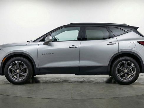 Used 2025 Chevrolet Blazer LT image 5