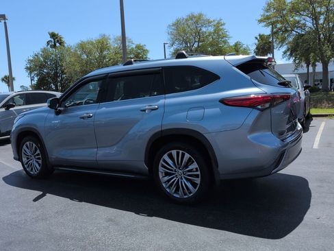 Used 2021 Toyota Highlander Platinum AWD/4WD image 5