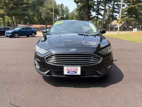 Used 2019 Ford Fusion SE w/ Equipment Group 151A FWD image 2
