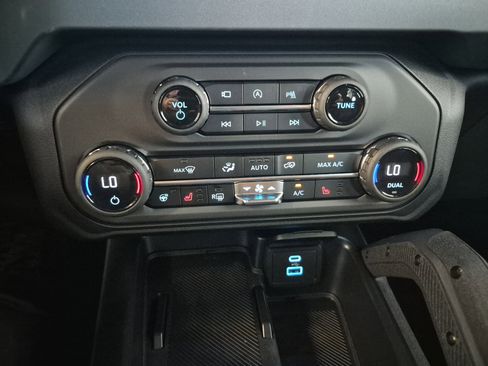 New 2025 Ford Bronco Outer Banks w/ Sasquatch Package image 34