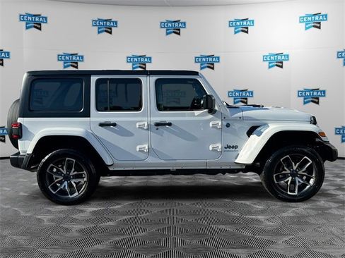 Used 2024 Jeep Wrangler Unlimited w/ Convenience Group image 7