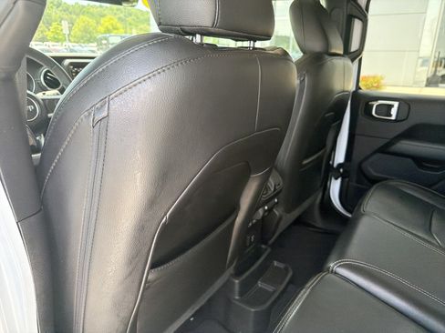 Used 2023 Jeep Wrangler Unlimited Sahara AWD/4WD image 20