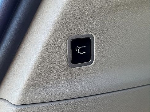 Used 2024 Chrysler Pacifica Touring-L FWD image 28