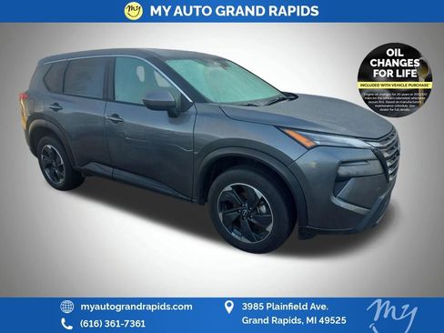 Used 2025 Nissan Rogue SV AWD/4WD image 1