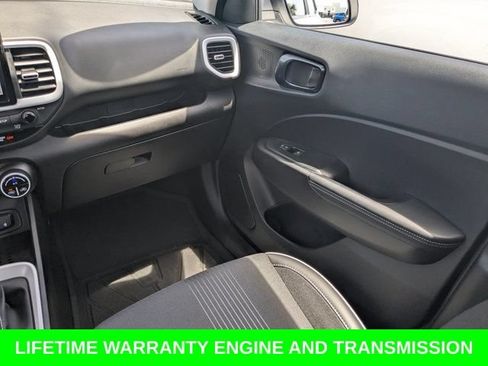 Used 2025 Hyundai Venue Limited FWD image 18