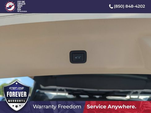 Used 2021 Cadillac Escalade Premium Luxury RWD image 33