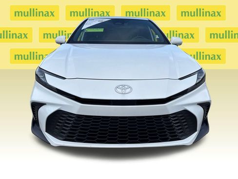 Used 2025 Toyota Camry SE FWD image 11