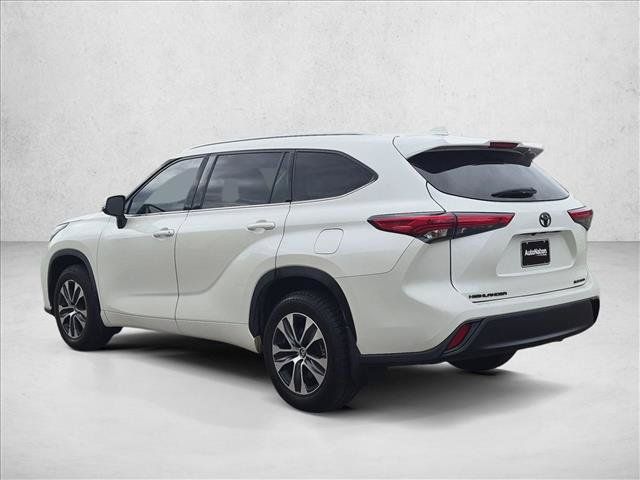 Used 2020 Toyota Highlander XLE AWD/4WD image 8