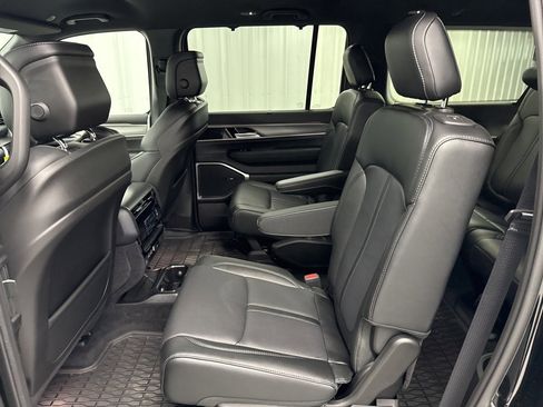 New 2025 Jeep Wagoneer L Series II w/ Convenience Group I image 12