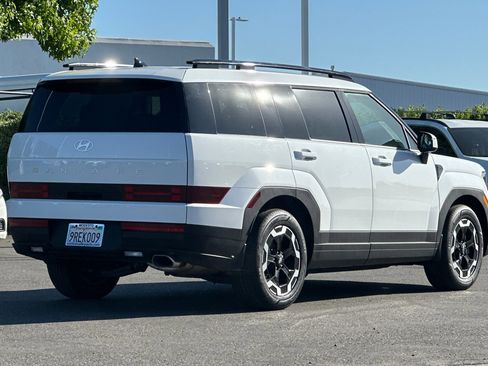 Used 2025 Hyundai Santa Fe SEL FWD image 4