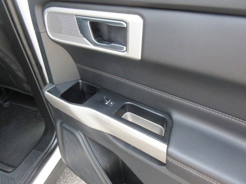 Used 2022 Ford Explorer Limited w/ Equipment Group 301A image 19