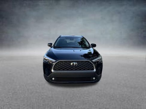 Used 2022 Toyota Corolla Cross XLE FWD image 2