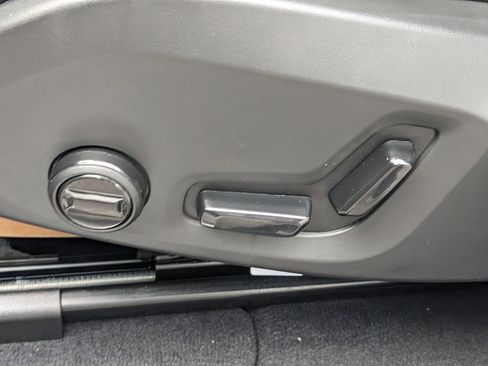 New 2025 Volvo XC60 B5 Plus w/ Protection Package Premier image 21