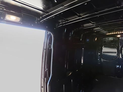 Used 2024 Mercedes-Benz Sprinter 2500 image 27