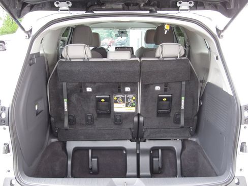 Used 2024 Toyota Sienna LE AWD/4WD image 22