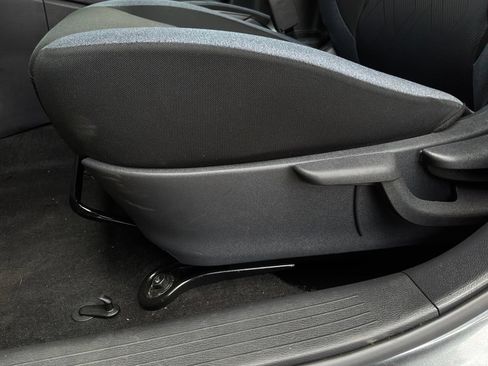 Used 2025 Nissan Versa SV FWD image 11