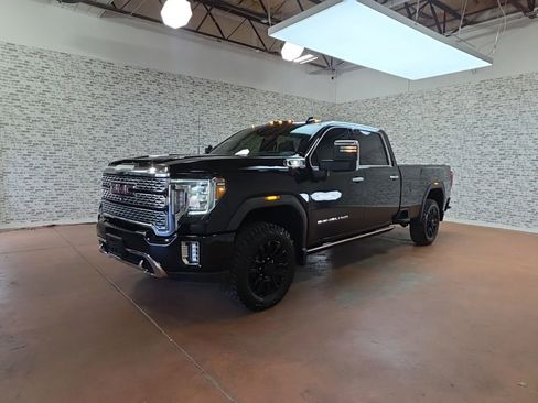 Used 2021 GMC Sierra 3500 Denali w/ Denali Black Diamond Edition AWD/4WD image 3