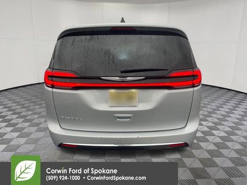 Used 2024 Chrysler Pacifica Touring-L image 20