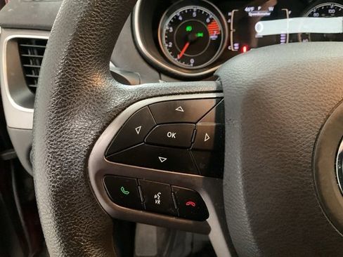 Used 2019 Jeep Cherokee Latitude w/ Popular Appearance Group image 9