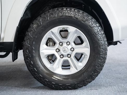Used 2021 Toyota 4Runner SR5 AWD/4WD image 18