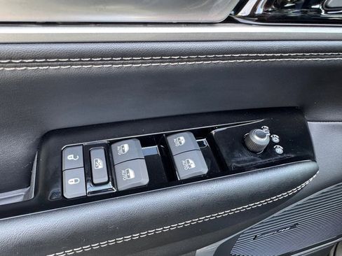 New 2025 Jeep Wagoneer L Series II w/ Premium Group I image 13