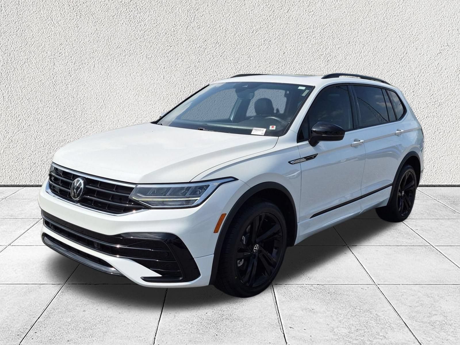 Used 2023 Volkswagen Tiguan SE R-Line FWD image 7
