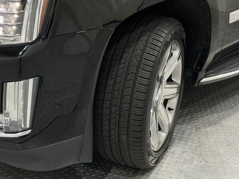 Used 2018 Cadillac Escalade Luxury image 39