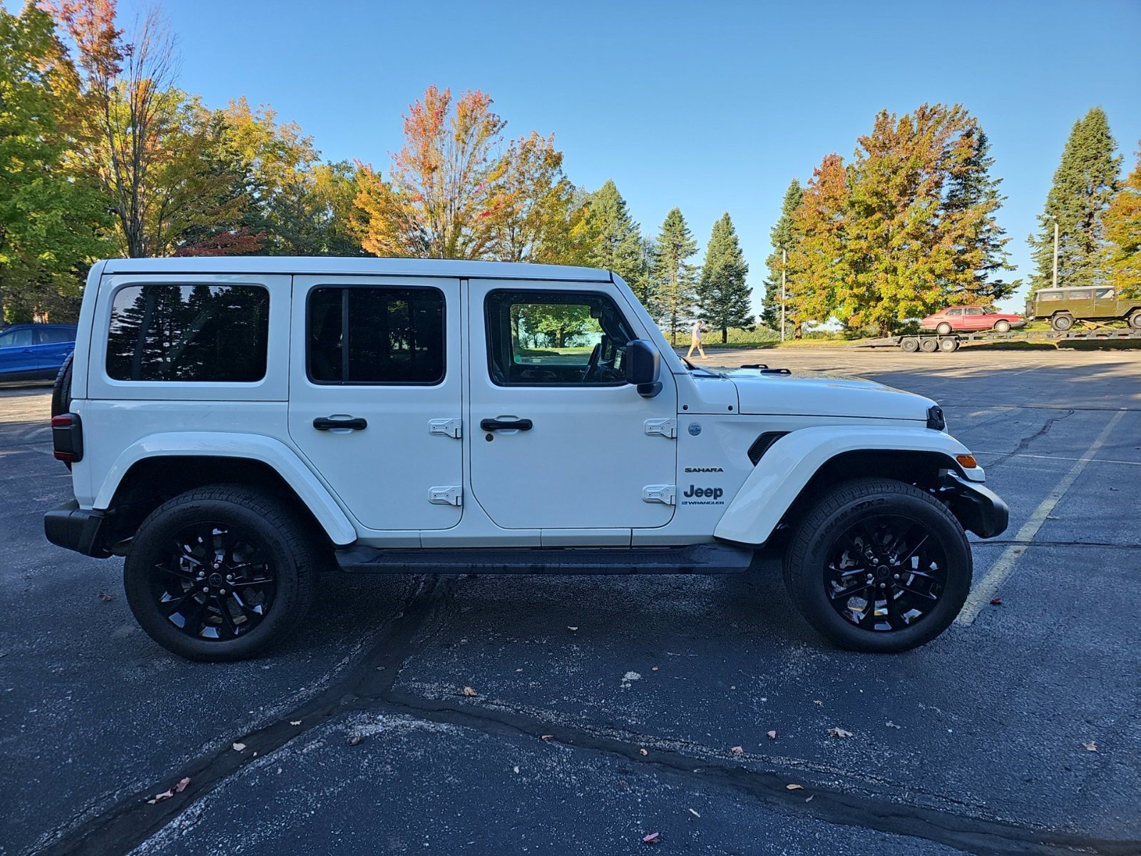 Used 2024 Jeep Wrangler Unlimited Sahara AWD/4WD image 7