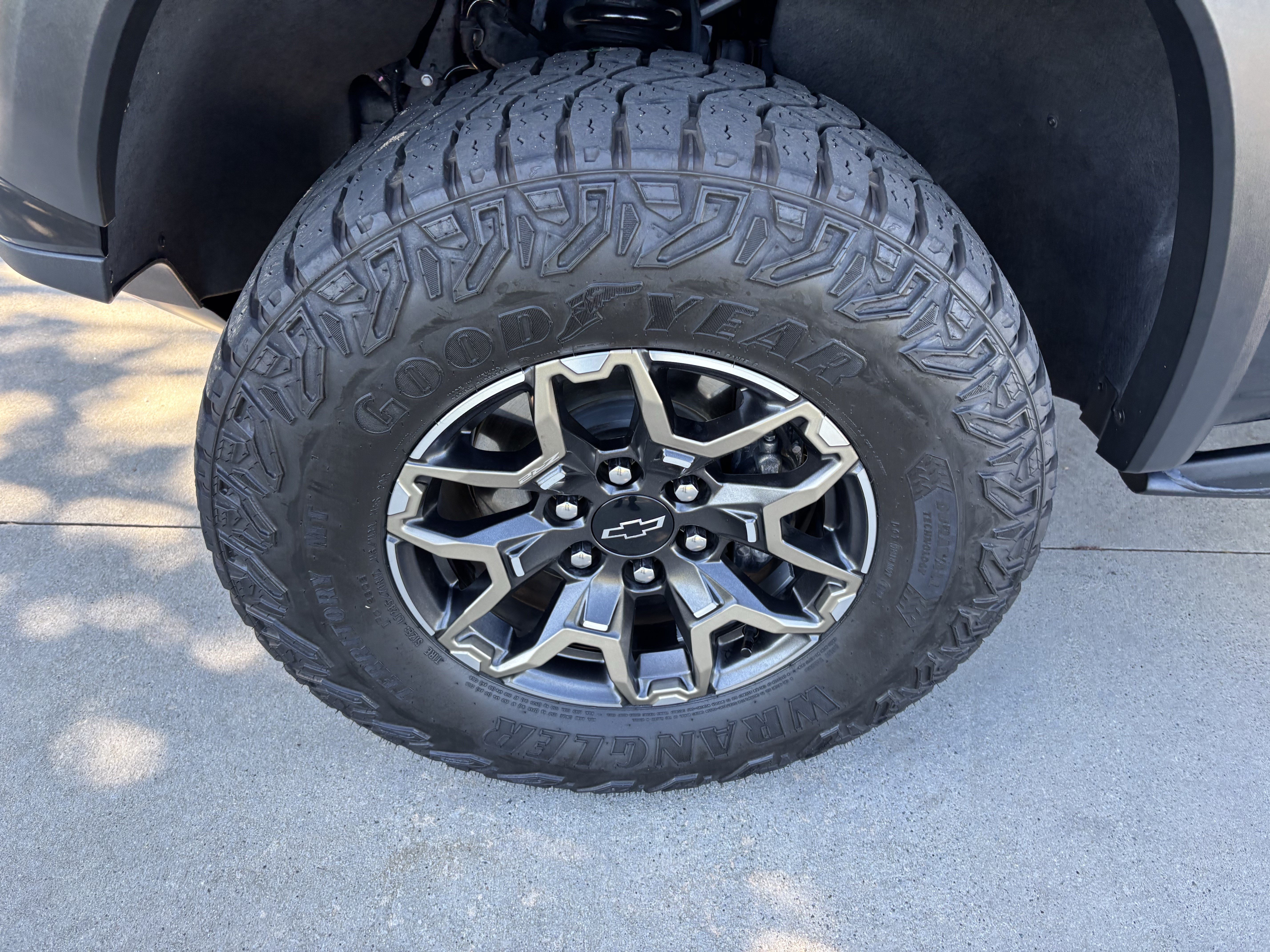 Used 2024 Chevrolet Colorado ZR2 w/ Technology Package AWD/4WD image 13