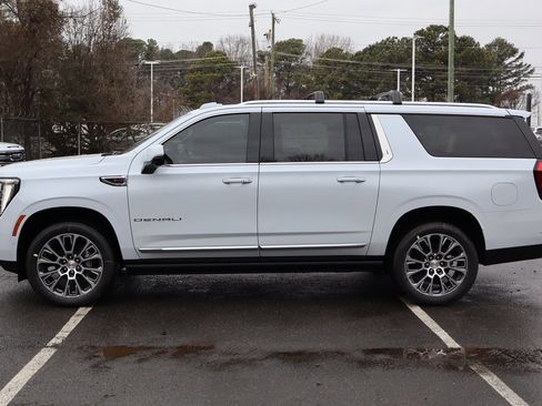 New 2026 GMC Yukon XL Denali w/ Denali Reserve Package image 5