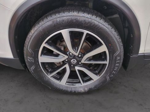 Used 2019 Nissan Rogue SL w/ Premium Package image 10