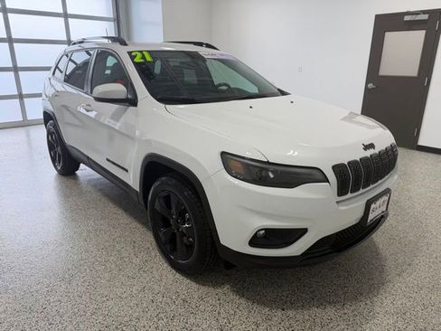 Used 2021 Jeep Cherokee Latitude Plus AWD/4WD image 2