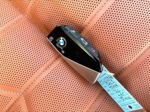 Certified 2023 BMW 760i xDrive w/ Luxury Rear Seating Package image 15