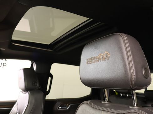 Used 2022 Chevrolet Silverado 1500 High Country w/ High Country Premium Package AWD/4WD image 16