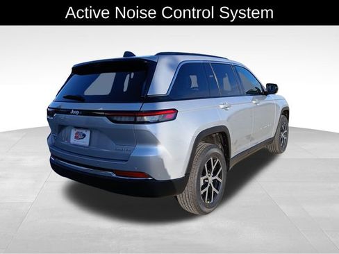 New 2025 Jeep Grand Cherokee Limited w/ Luxury Tech Group II AWD/4WD image 5